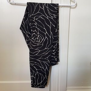 Women’s Lululemon Wunder Under Pants (Size 6)